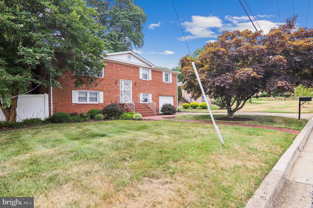 6 Norair Ave