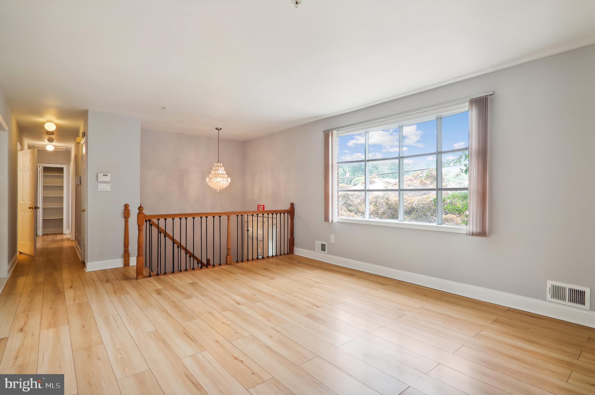 6 Norair Ave