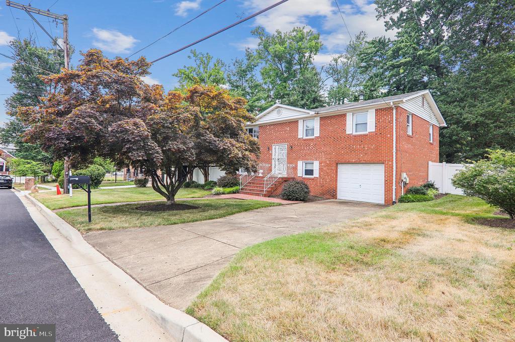 6 Norair Ave