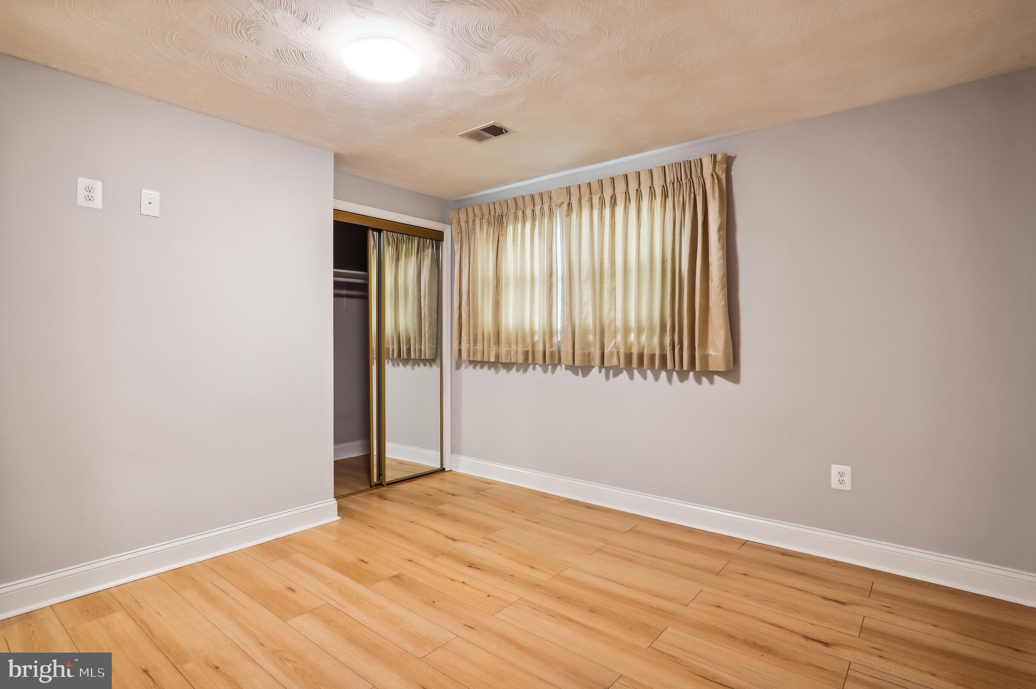 6 Norair Ave