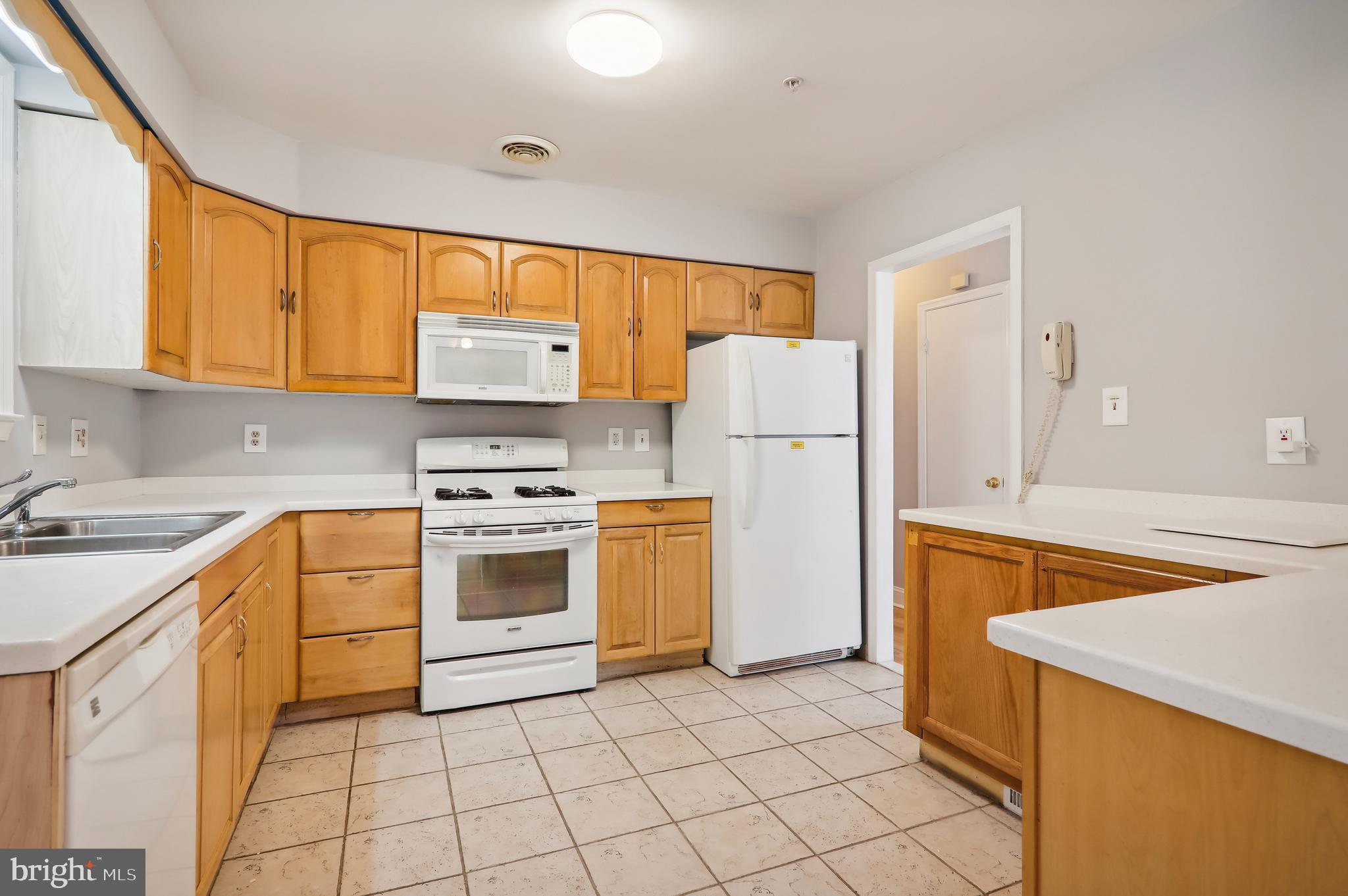 6 Norair Ave