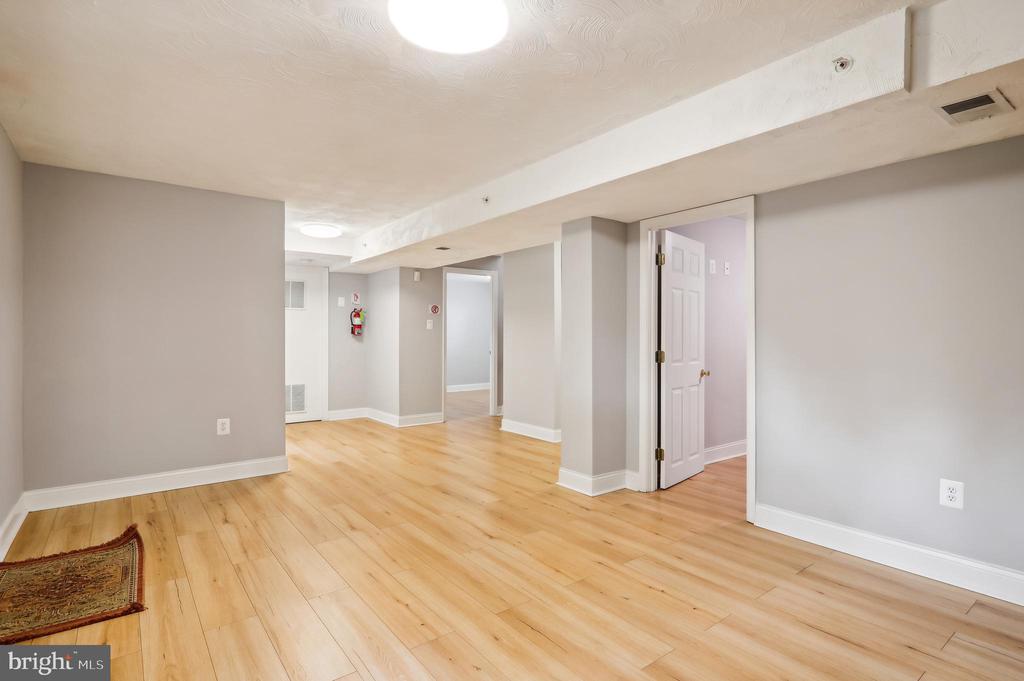 6 Norair Ave