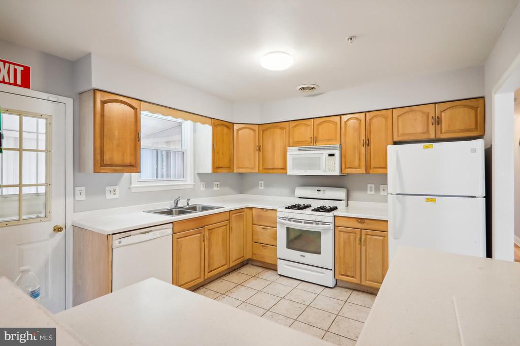 6 Norair Ave