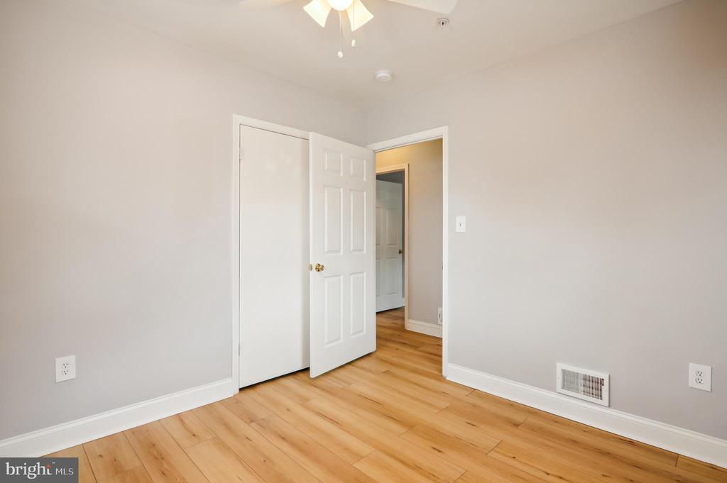 6 Norair Ave