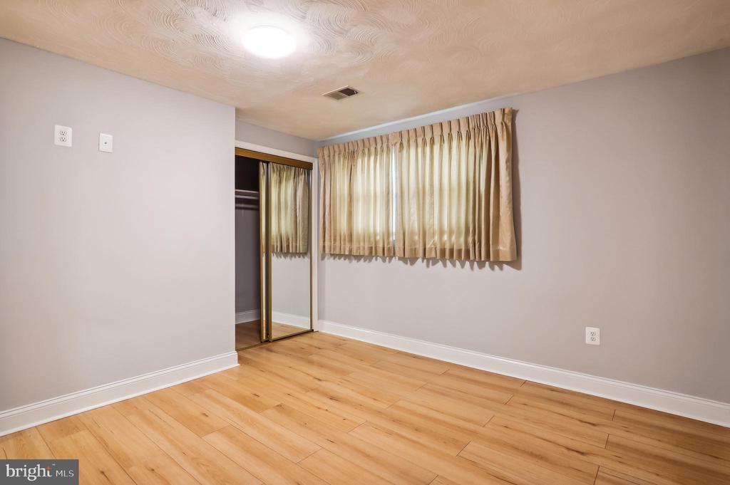 6 Norair Ave