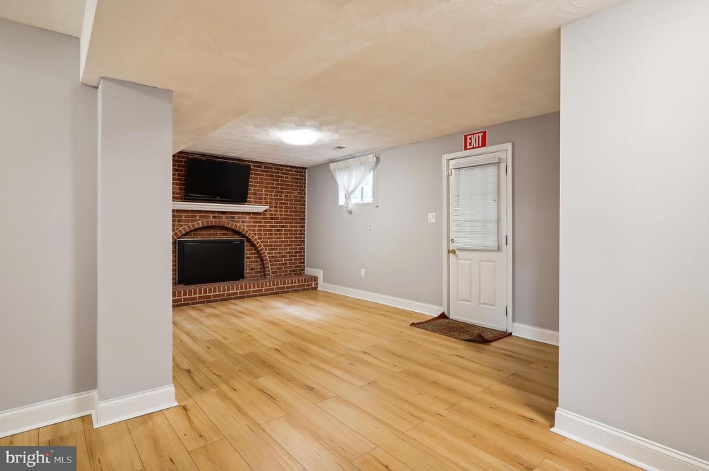 6 Norair Ave