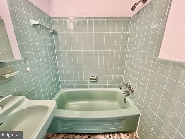 4390 Lorcom Ln #503