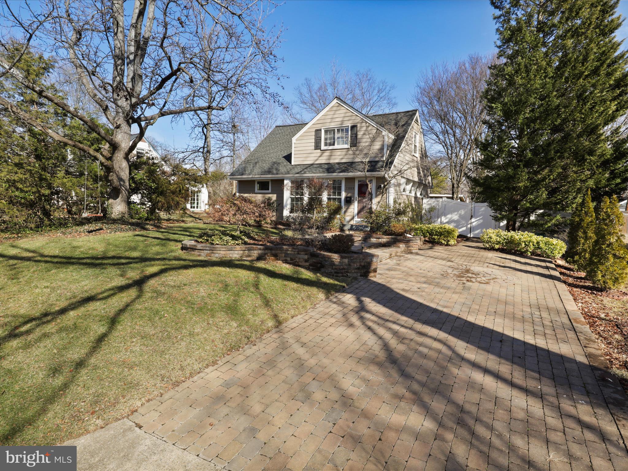 7009 Vanderbilt Dr