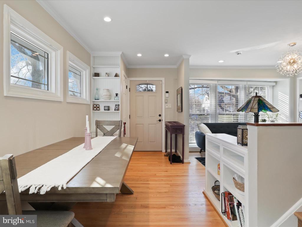 7009 Vanderbilt Dr