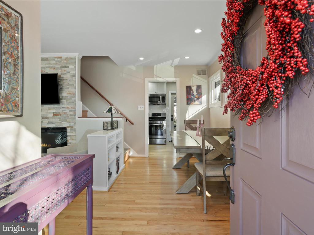 7009 Vanderbilt Dr