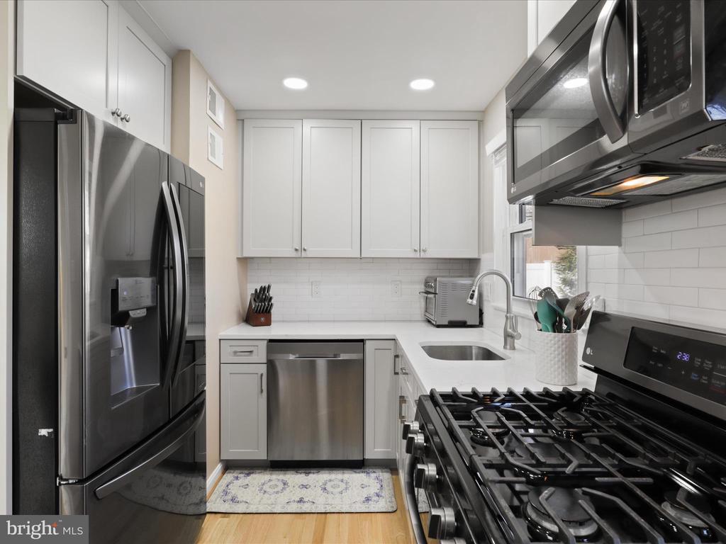 7009 Vanderbilt Dr