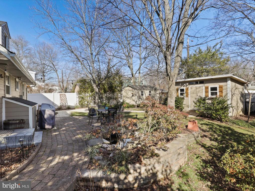 7009 Vanderbilt Dr