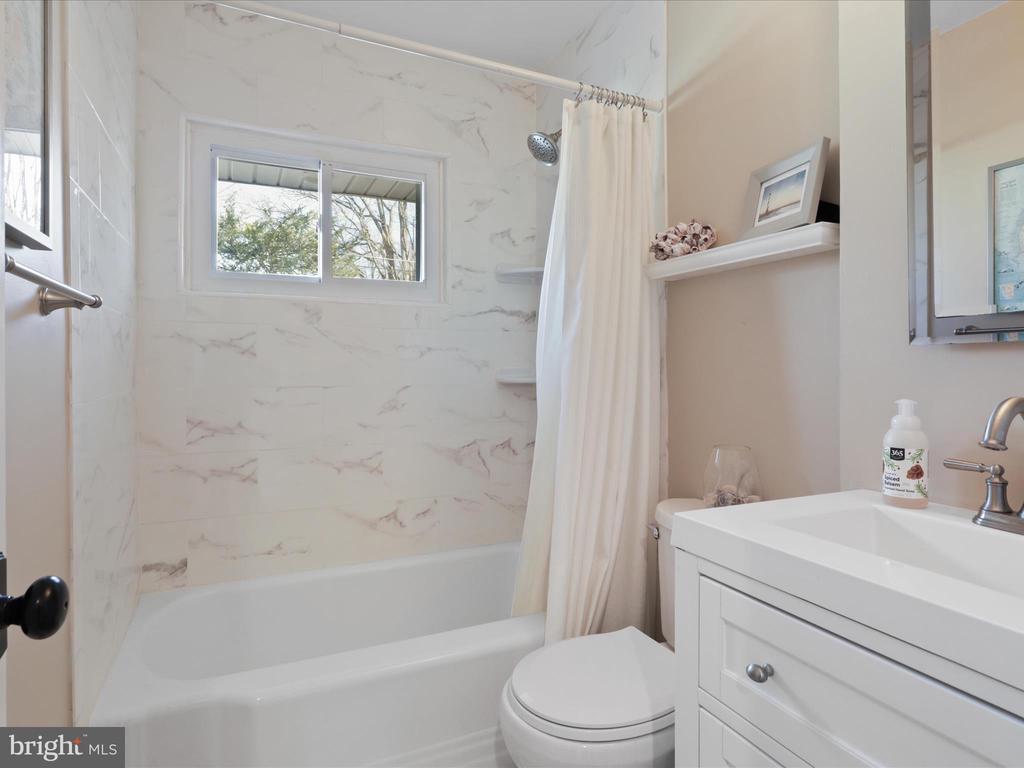 7009 Vanderbilt Dr