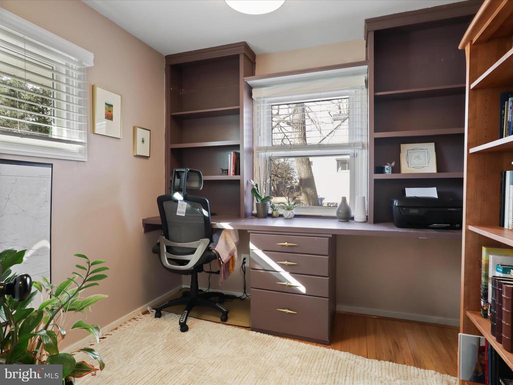 7009 Vanderbilt Dr