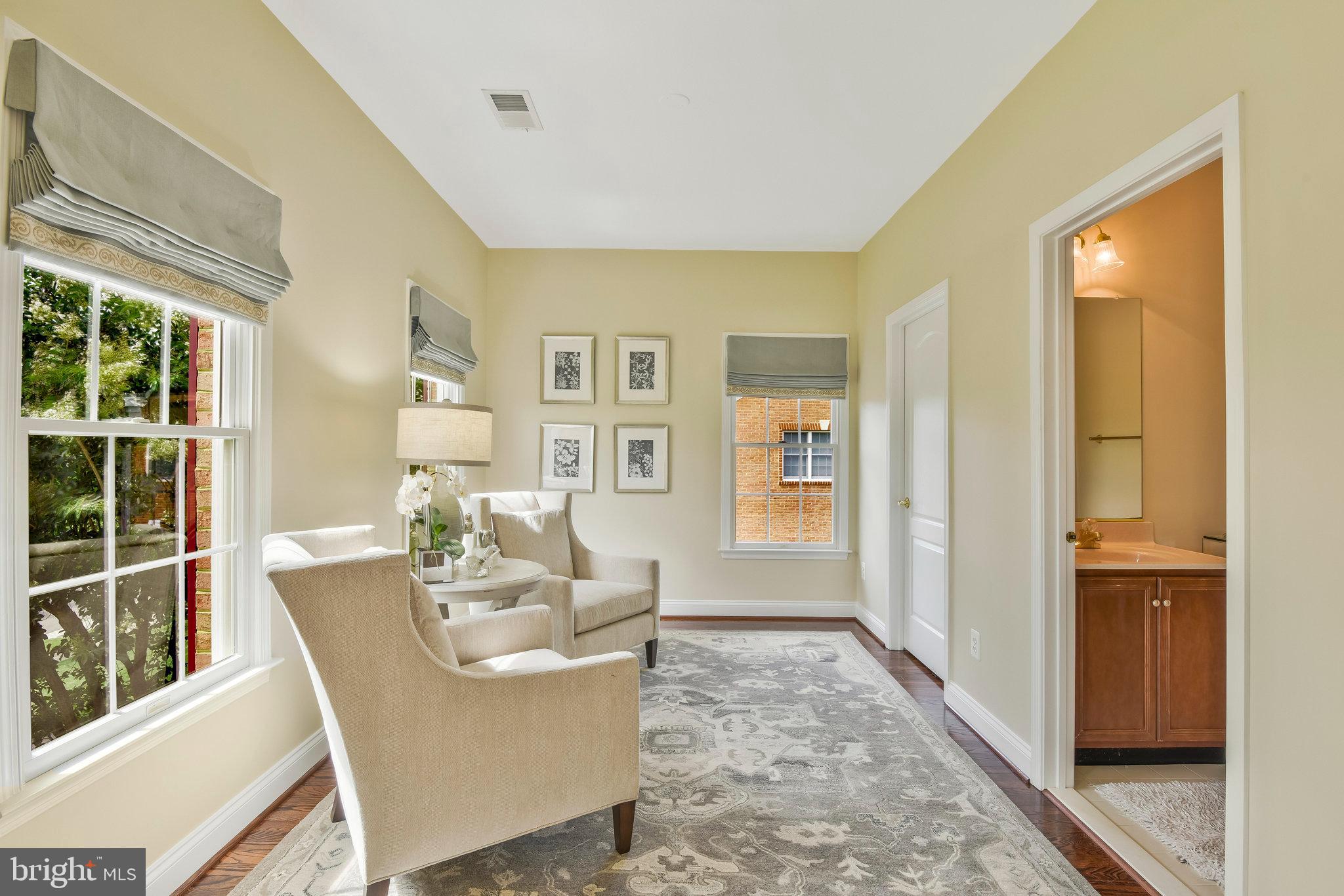 15214 Golf View Dr