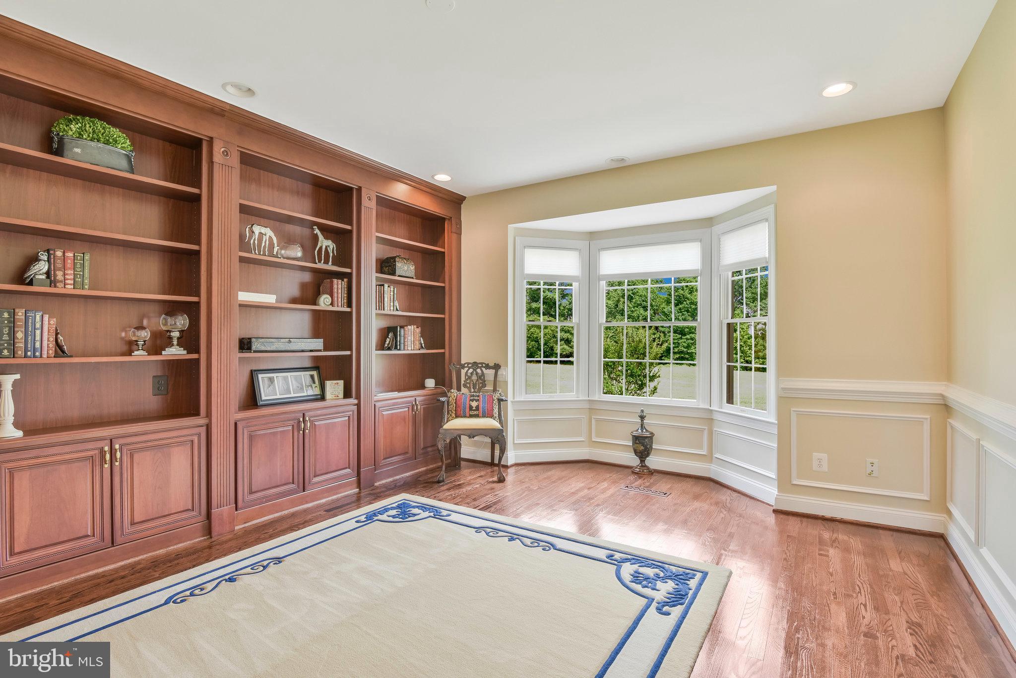 15214 Golf View Dr