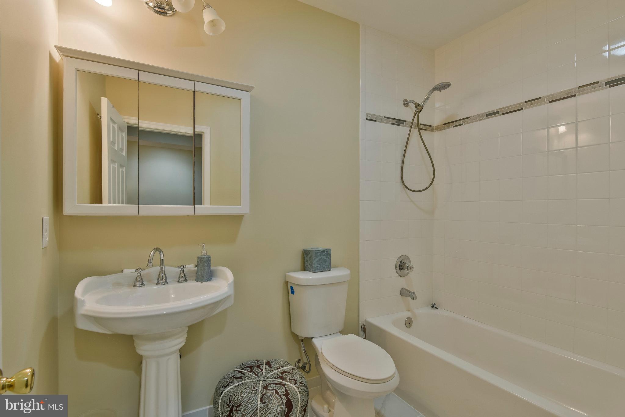 15214 Golf View Dr