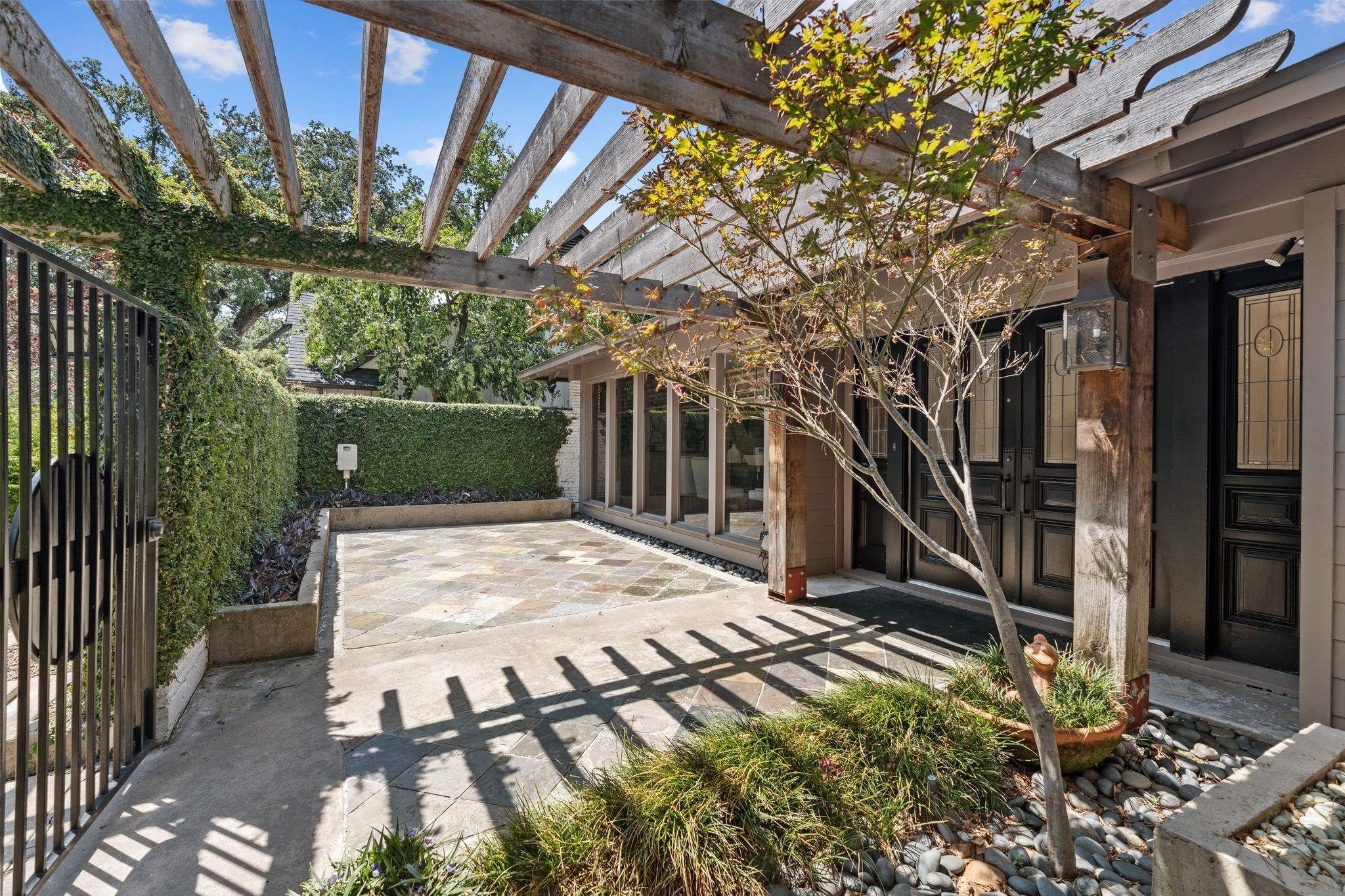 10034 Meadow Lake Lane