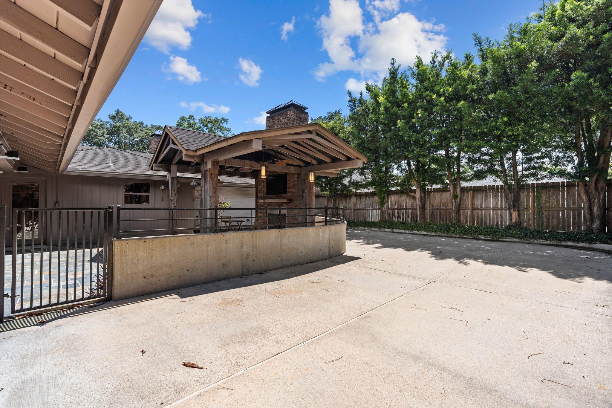10034 Meadow Lake Lane