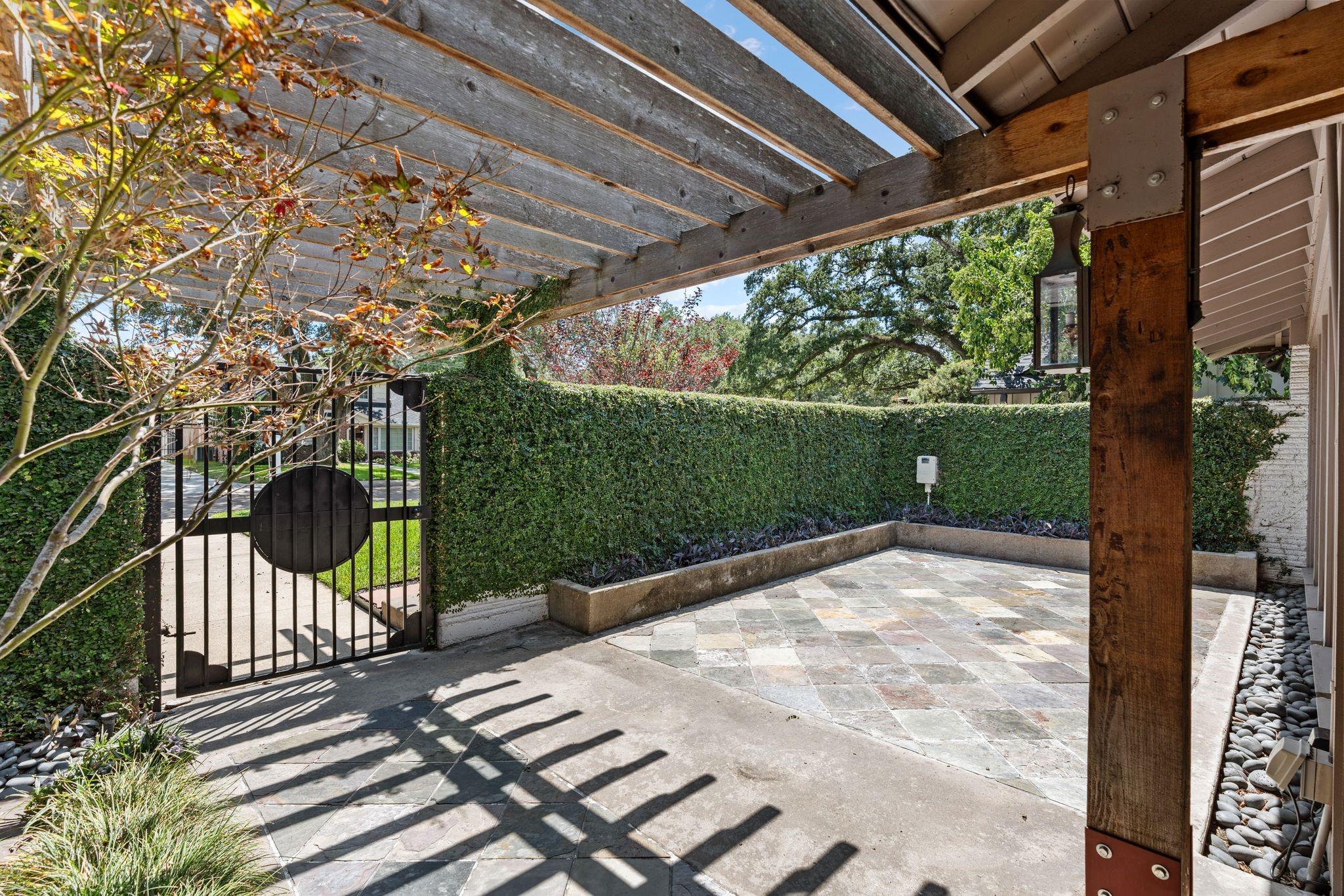 10034 Meadow Lake Lane