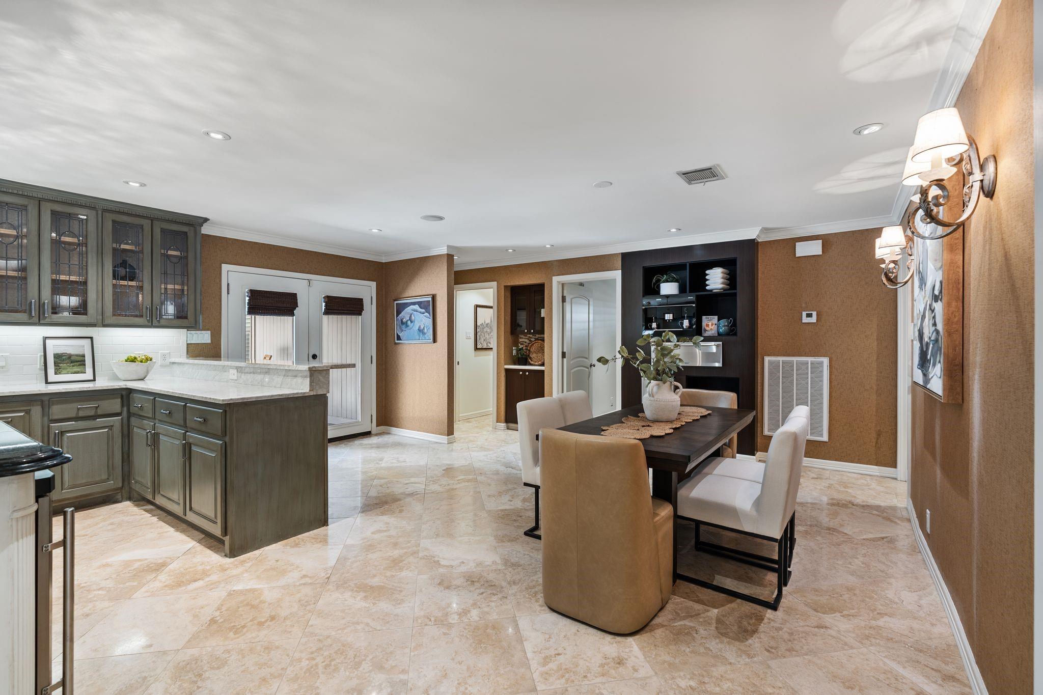10034 Meadow Lake Lane