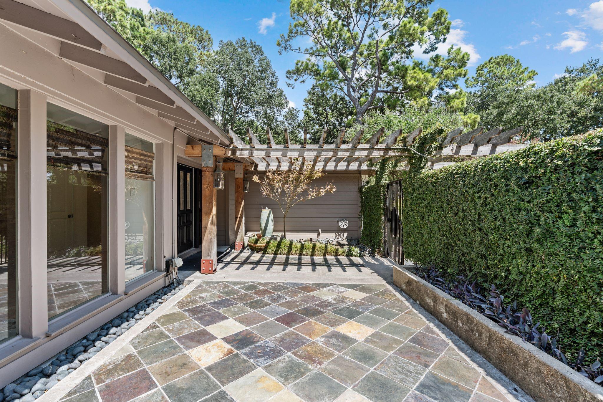 10034 Meadow Lake Lane