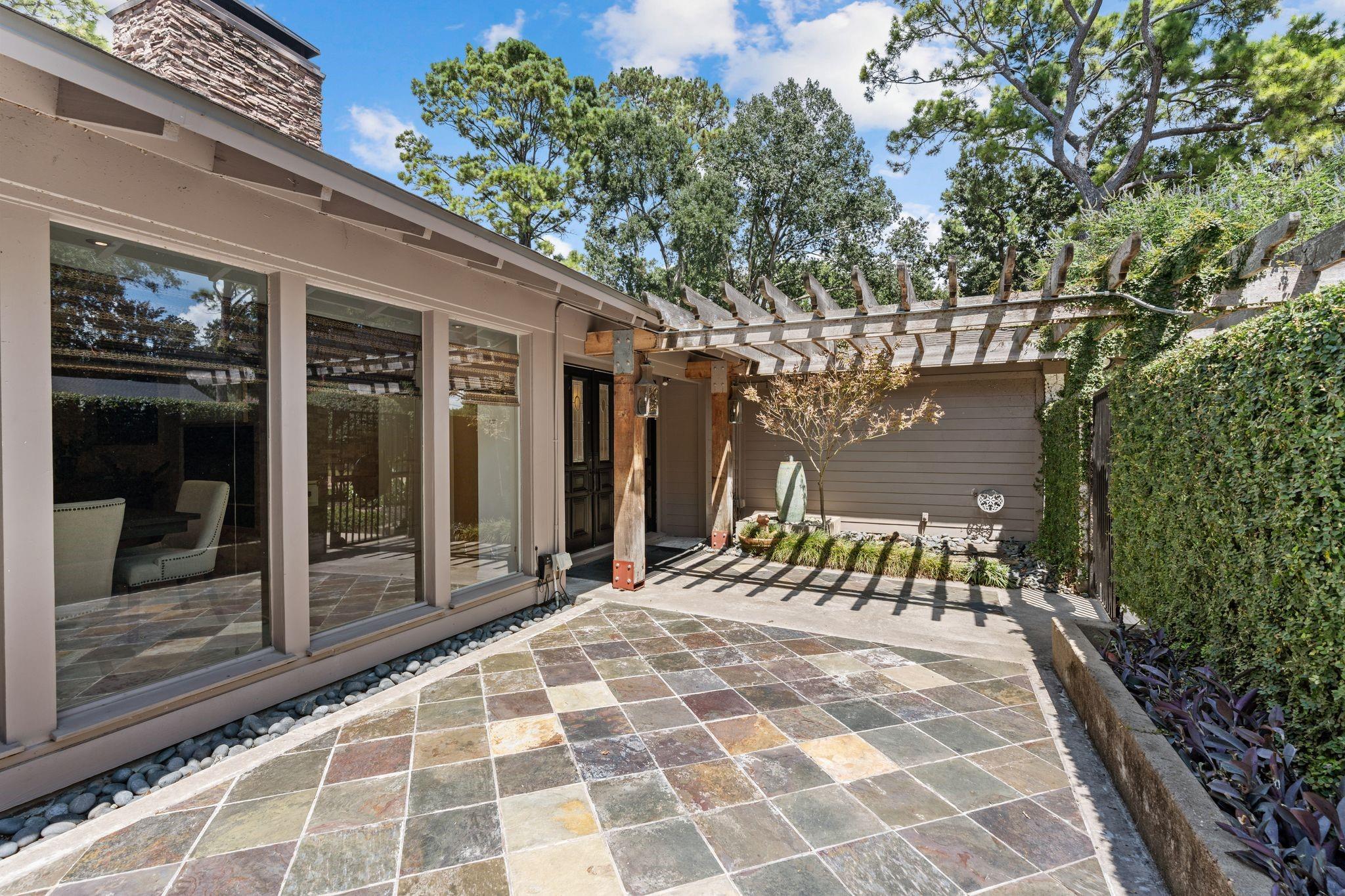10034 Meadow Lake Lane