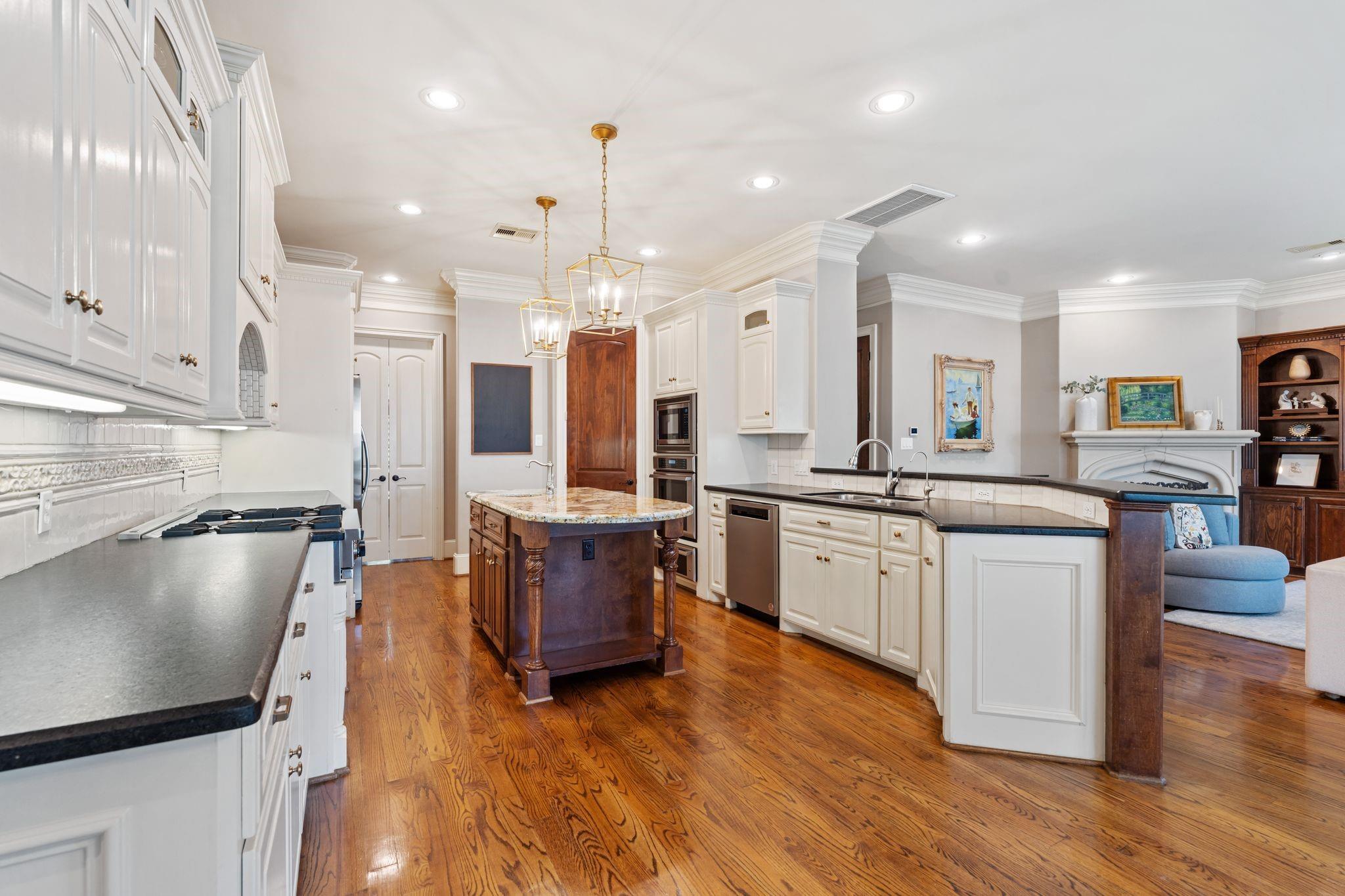 5202 Patrick Henry Street