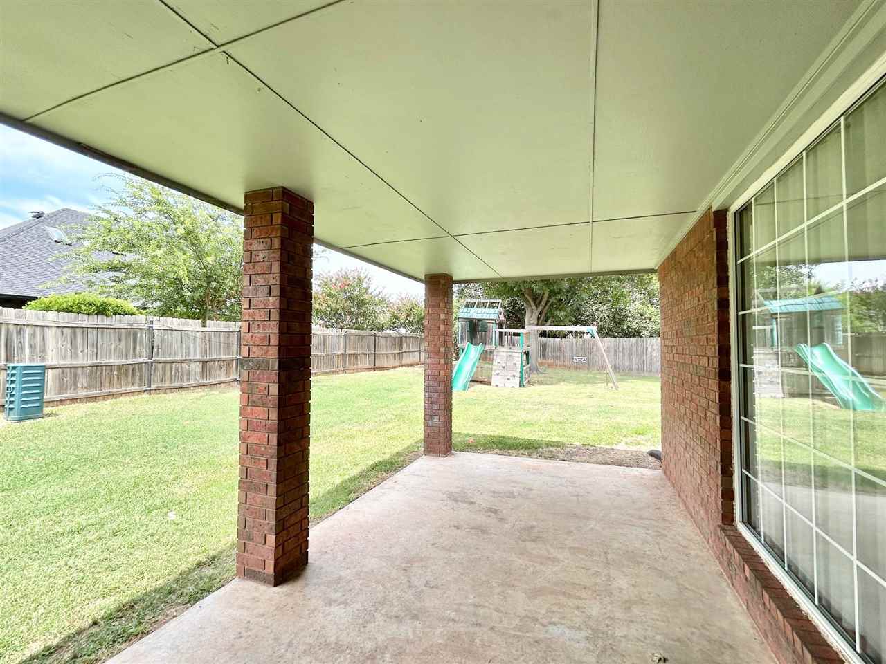 7617 NW Castlerock PL