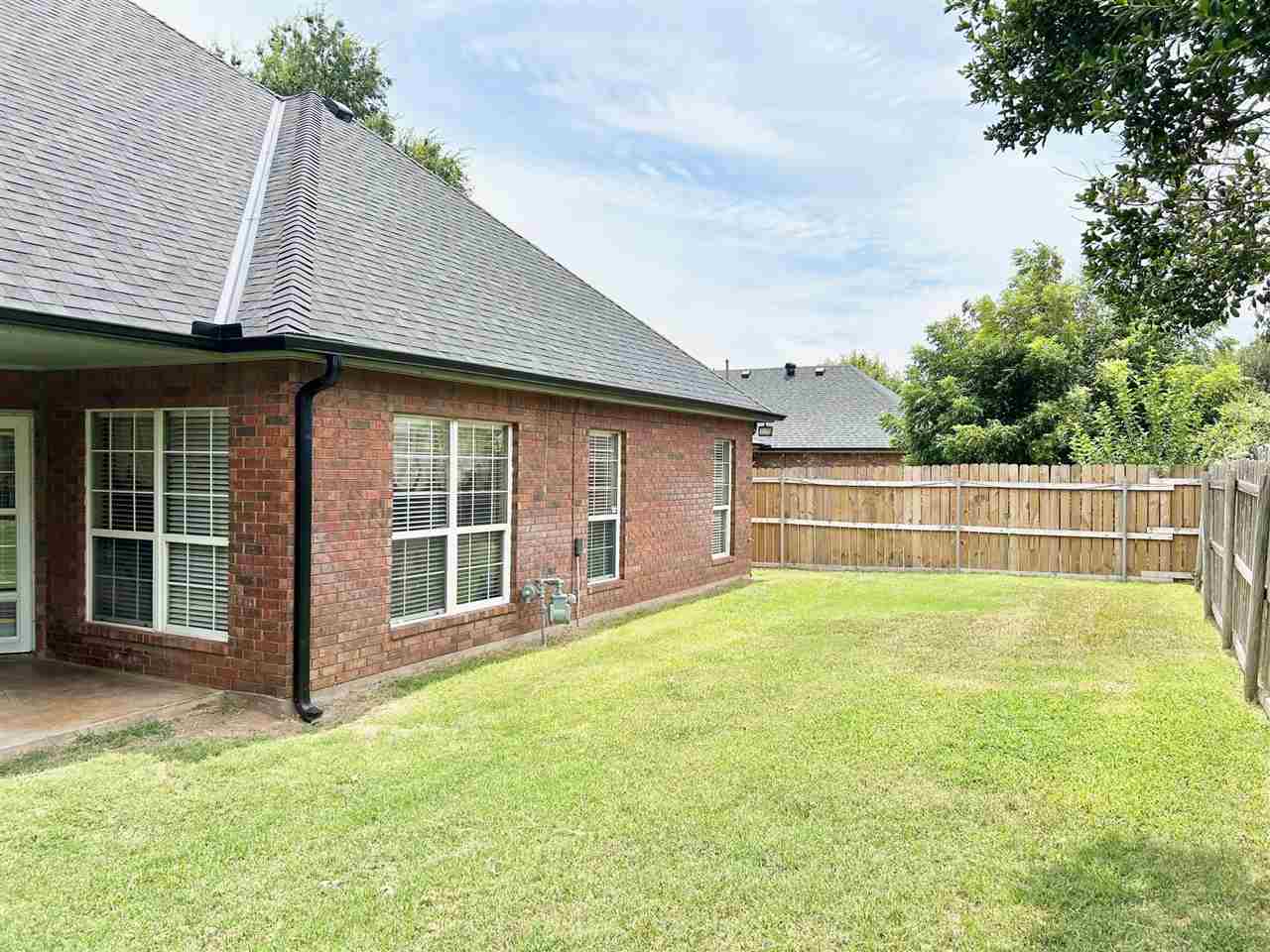 7617 NW Castlerock PL