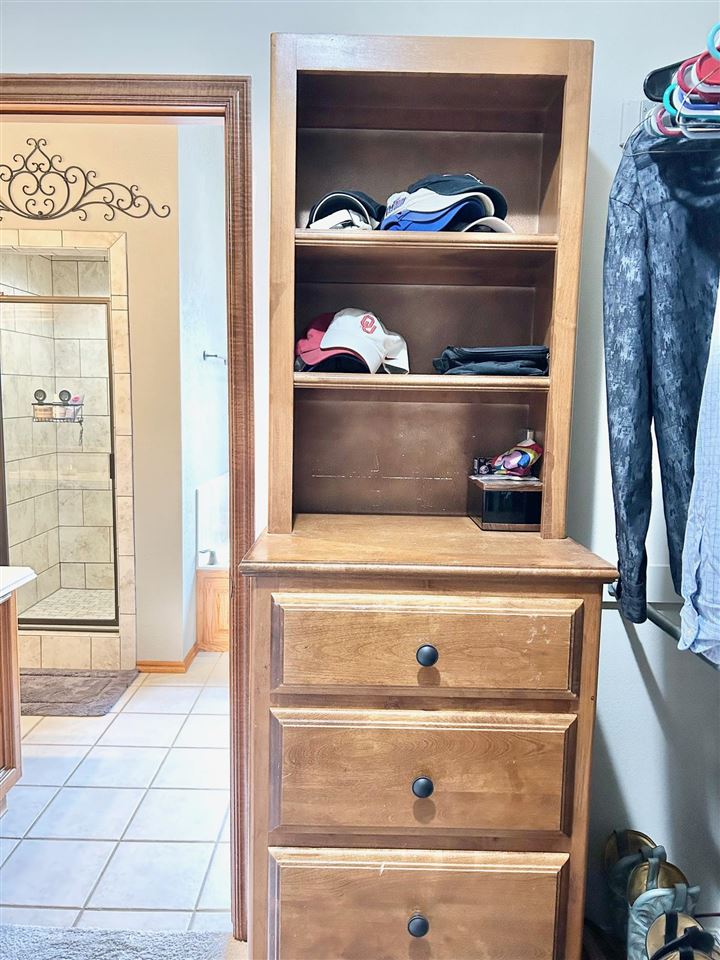 7617 NW Castlerock PL