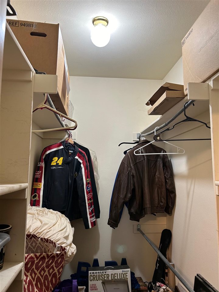 7617 NW Castlerock PL