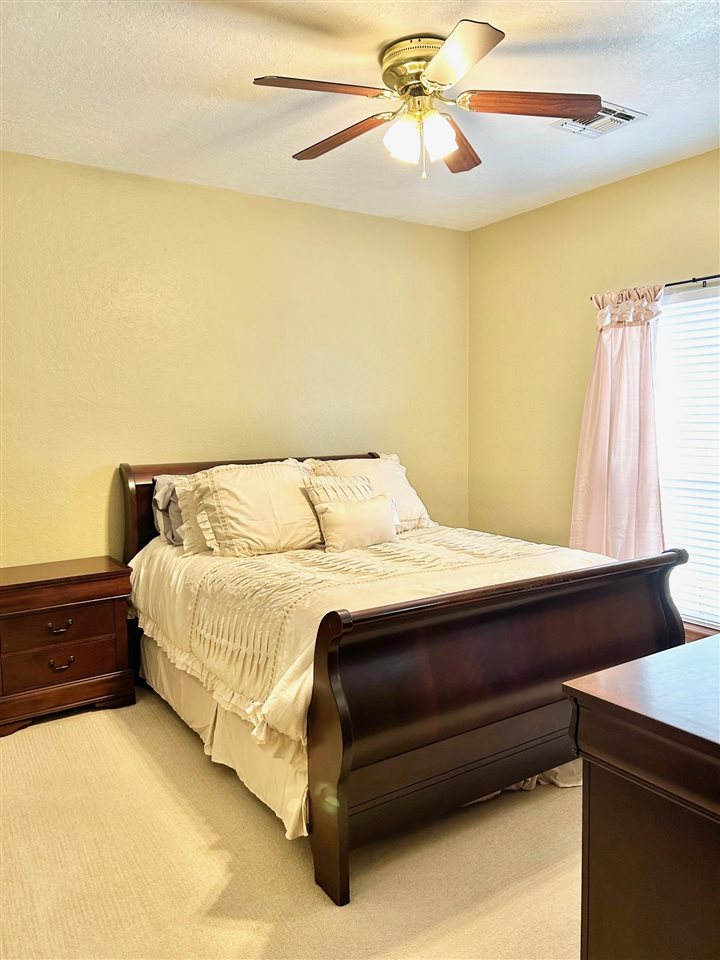 7617 NW Castlerock PL