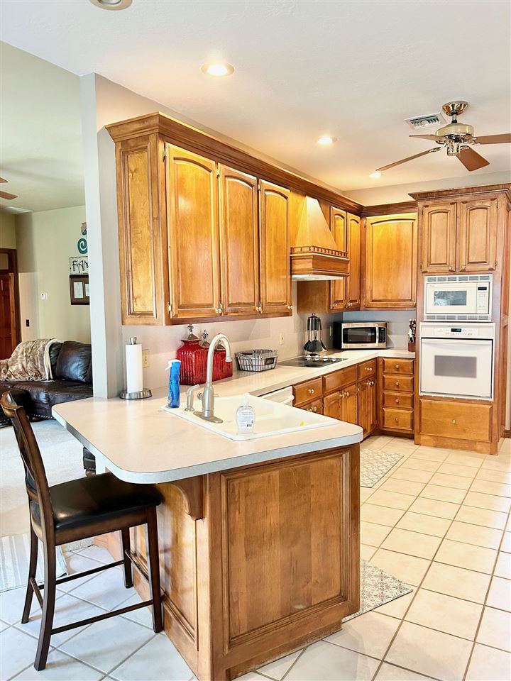 7617 NW Castlerock PL