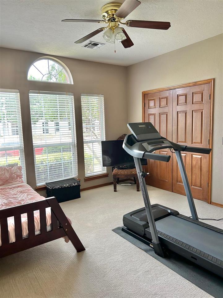 7617 NW Castlerock PL