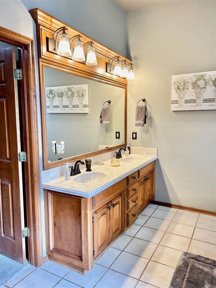 7617 NW Castlerock PL