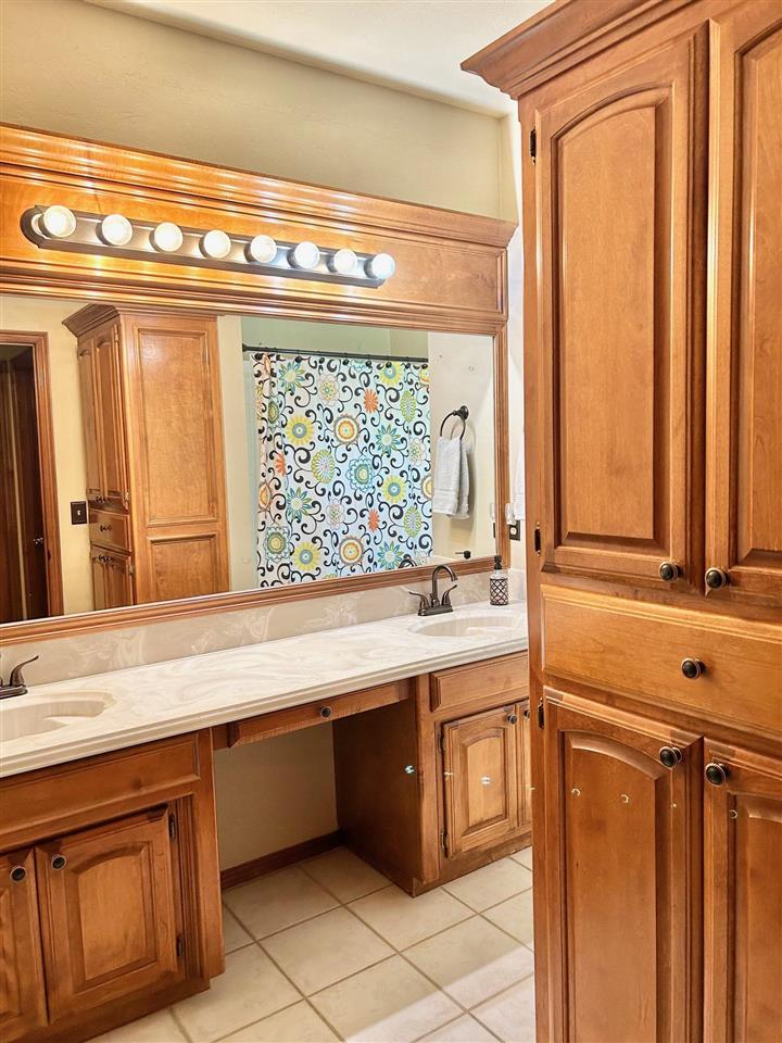 7617 NW Castlerock PL