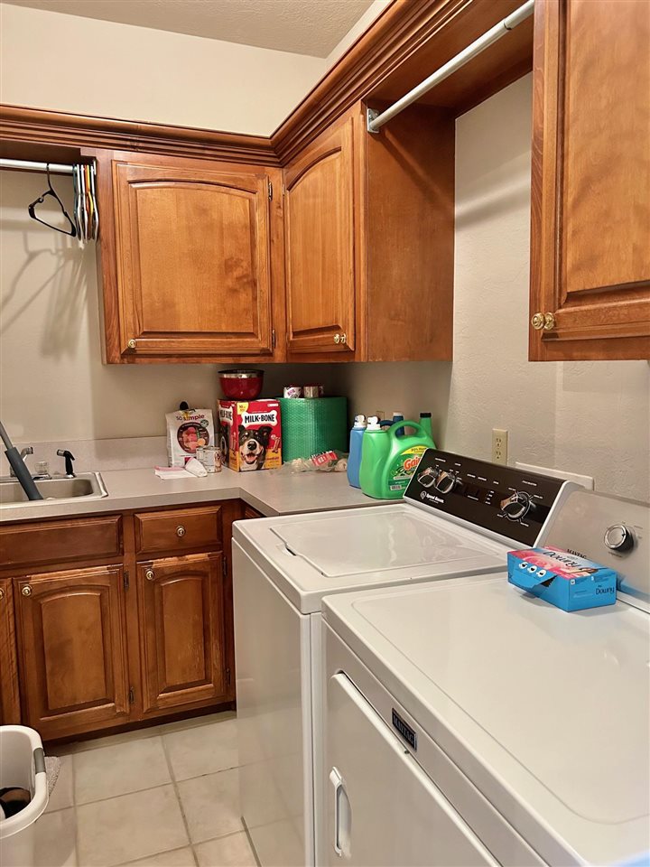 7617 NW Castlerock PL