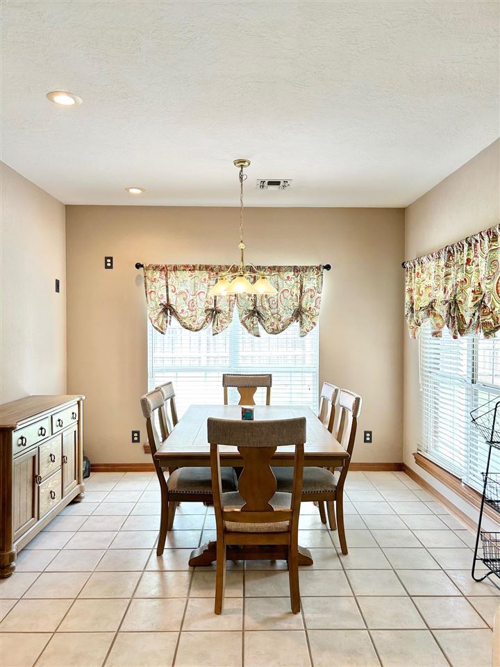 7617 NW Castlerock PL