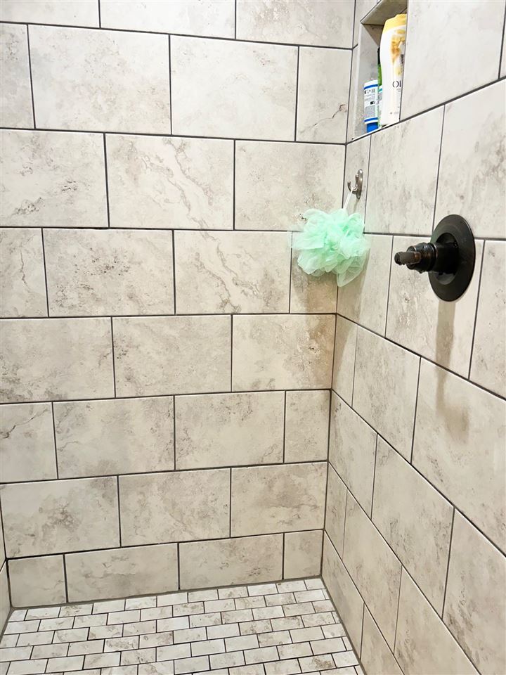 7617 NW Castlerock PL