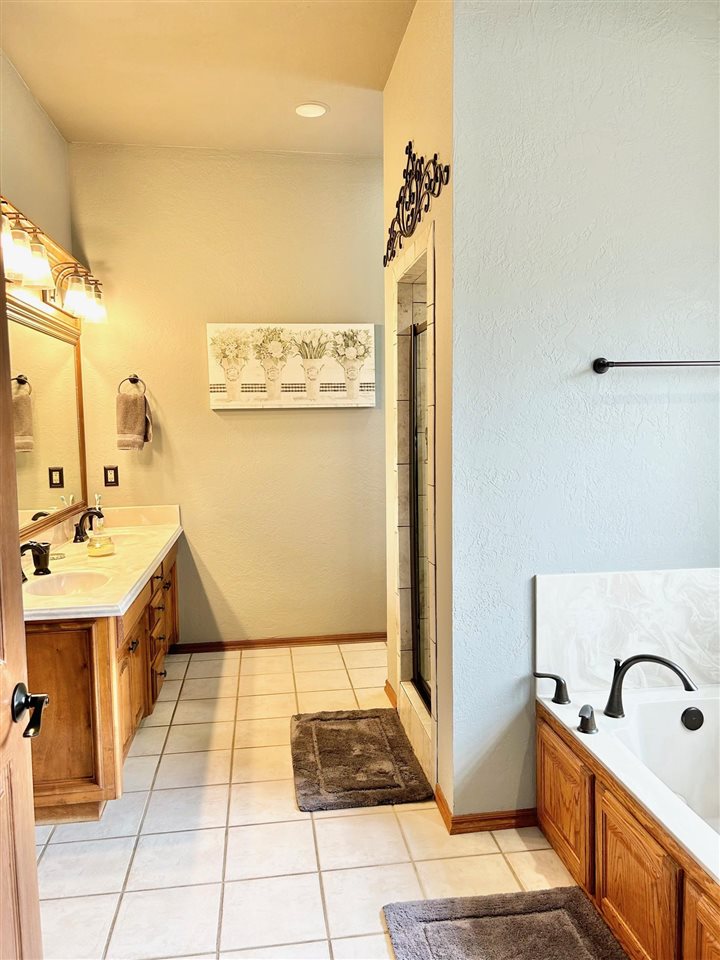 7617 NW Castlerock PL