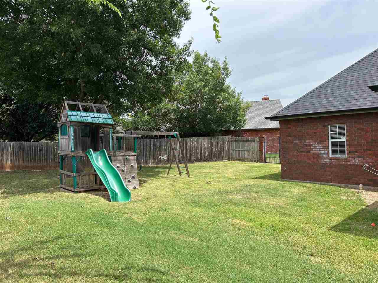 7617 NW Castlerock PL