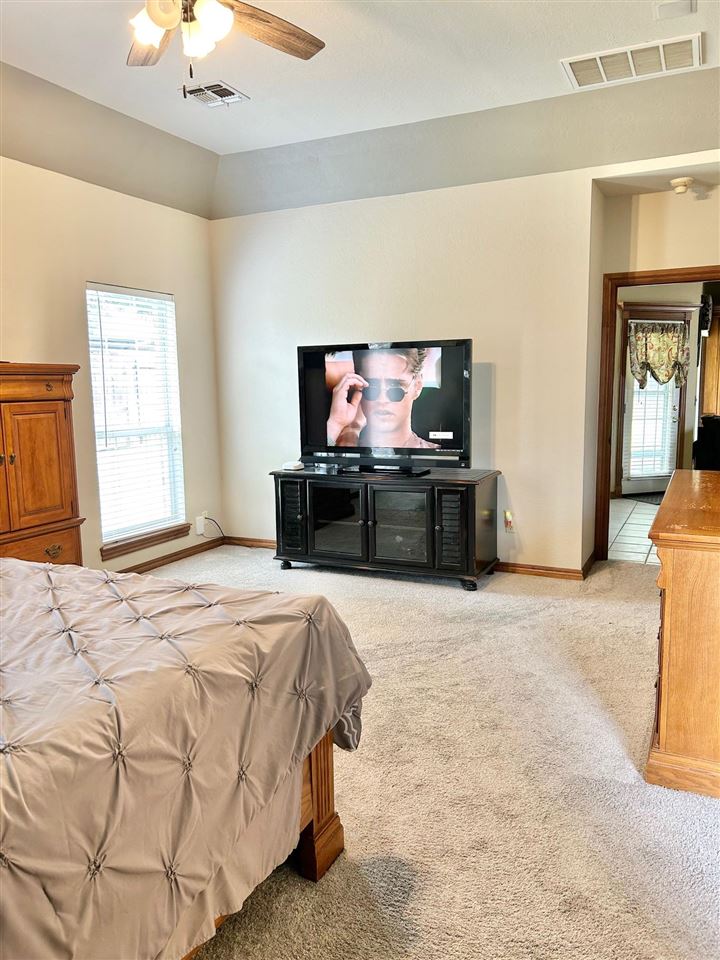 7617 NW Castlerock PL