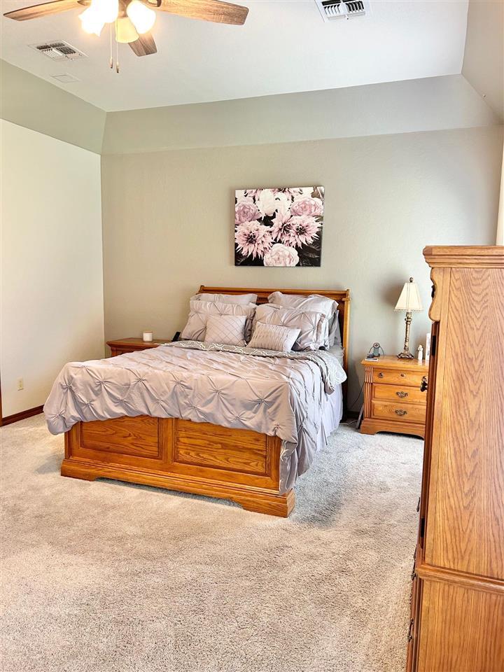 7617 NW Castlerock PL