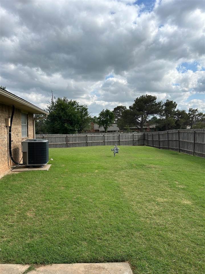 709 SW Chaucer Cir.