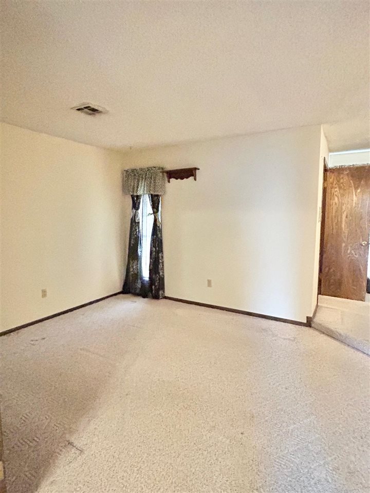 709 SW Chaucer Cir.