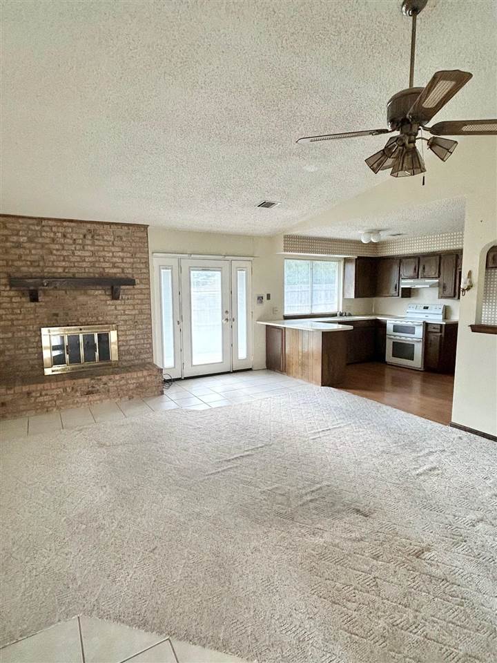 709 SW Chaucer Cir.