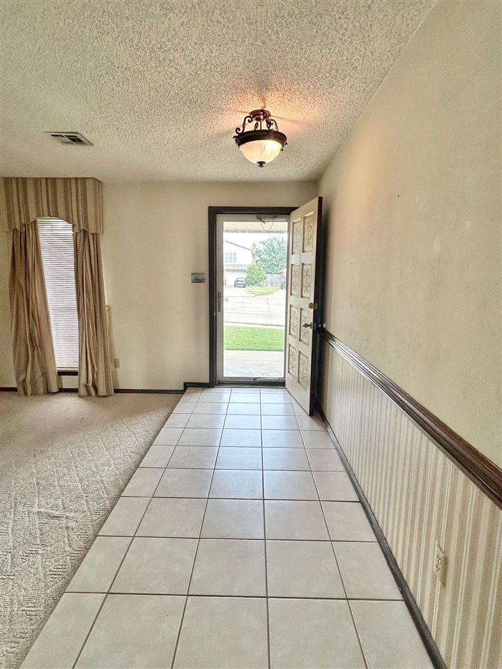 709 SW Chaucer Cir.