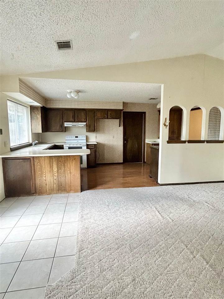 709 SW Chaucer Cir.