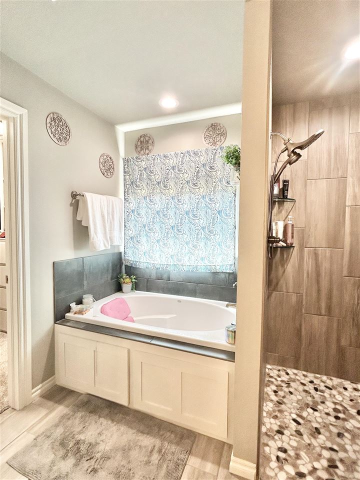 12366 NE Stone Ridge Ln.